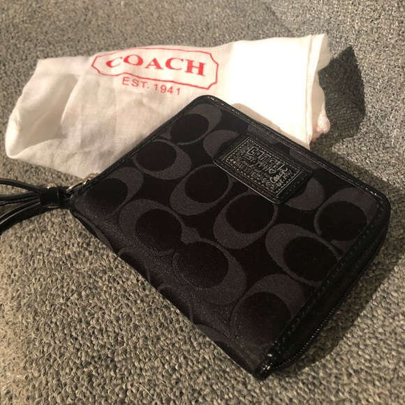 Coach Handbags - BNWT Signature “C” Coach Wallet